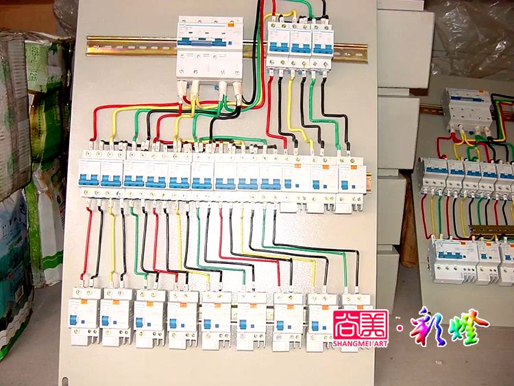 舉辦燈會(huì)用的彩燈是用三相電還是兩相電？